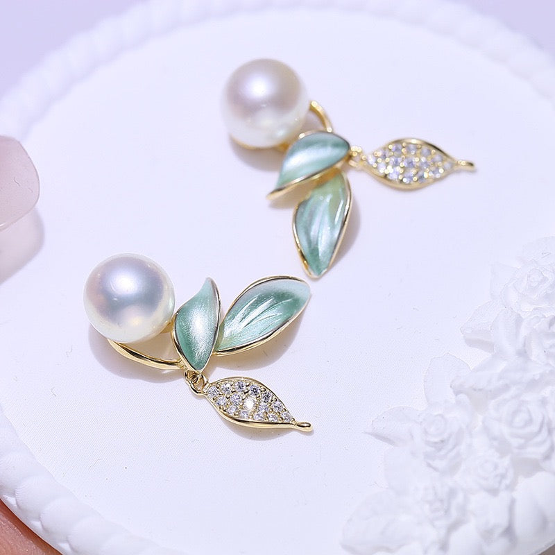 8-9mm Green Leaf Pearl Earrings