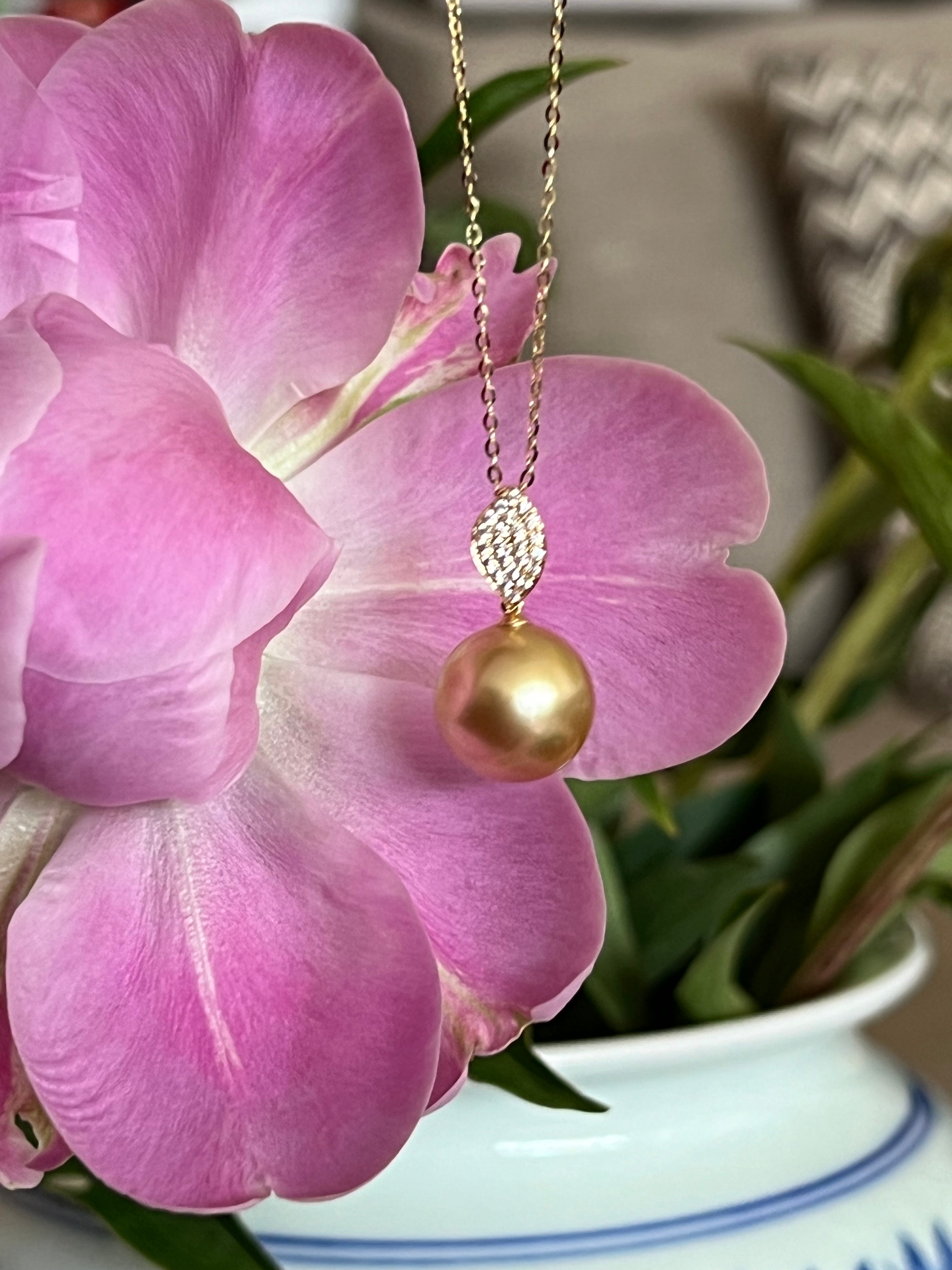 11-12mm Golden South Sea Pearl & Leaf Pendant Necklace 18K Gold