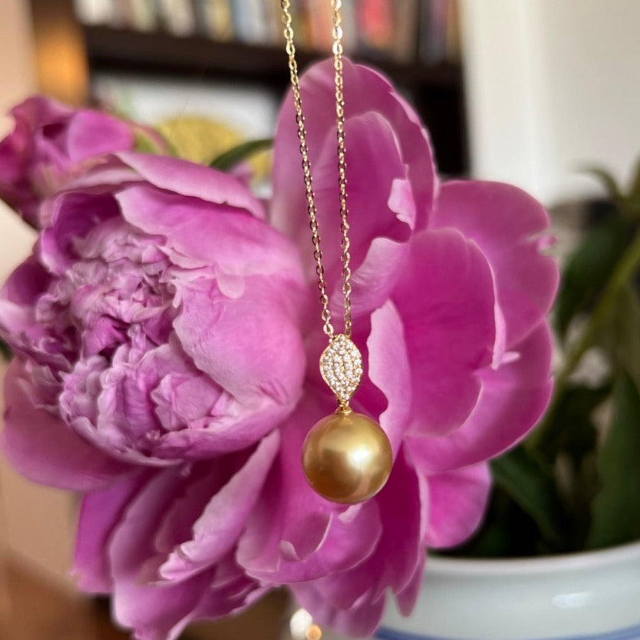 11-12mm Golden South Sea Pearl & Leaf Pendant Necklace 18K Gold