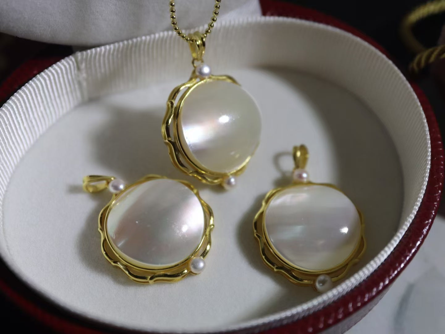 White Mabe Pearl Pendant Necklace
