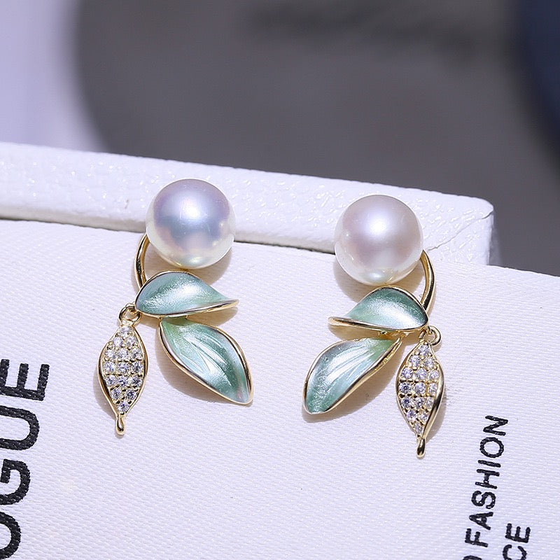 8-9mm Green Leaf Pearl Earrings