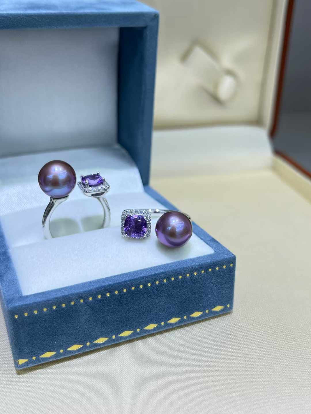 Aurora Iridescent Purple Pearl Ring with Large Amethyst Crystal