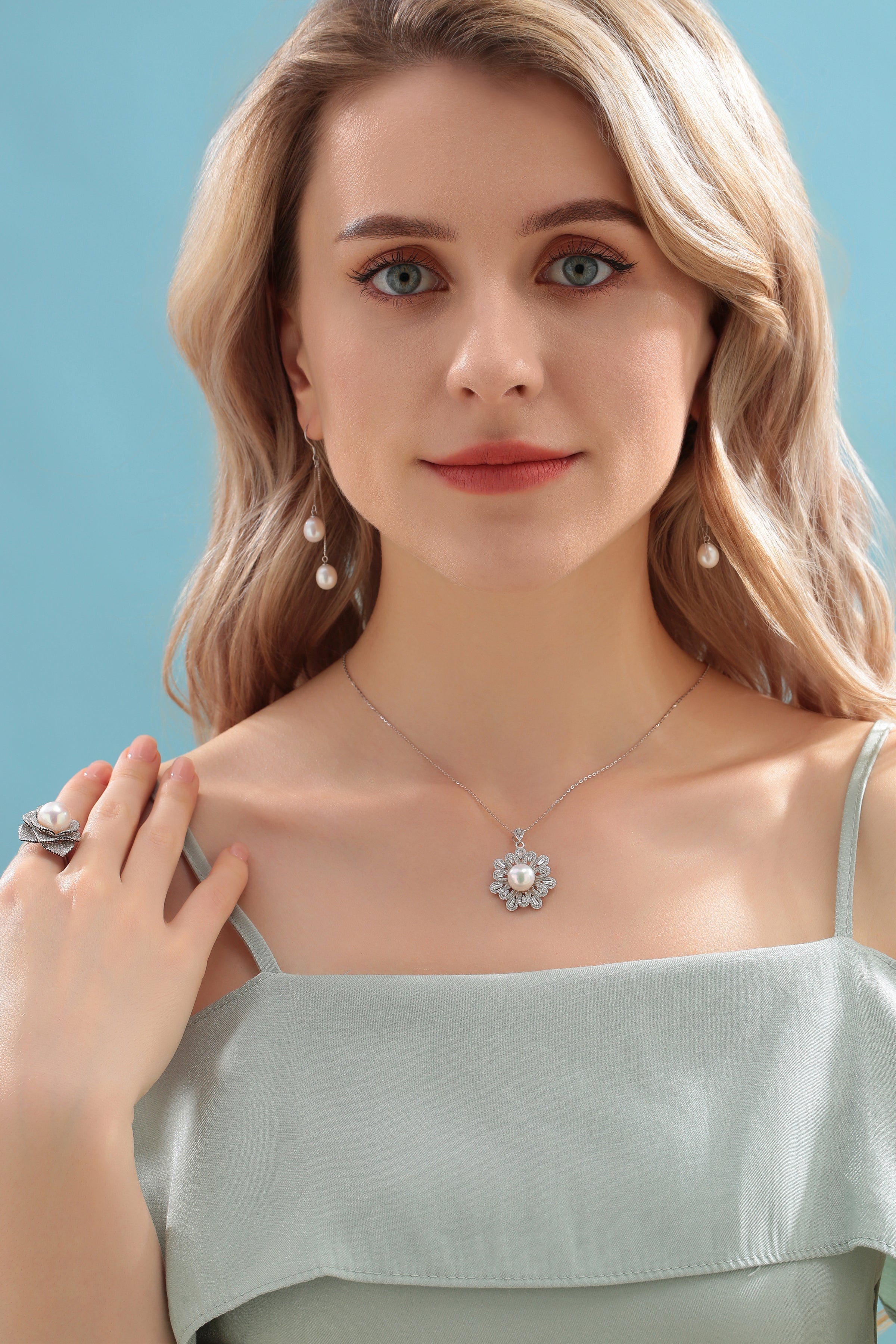 9-10mm Freshwater Pearl Floral Pendant