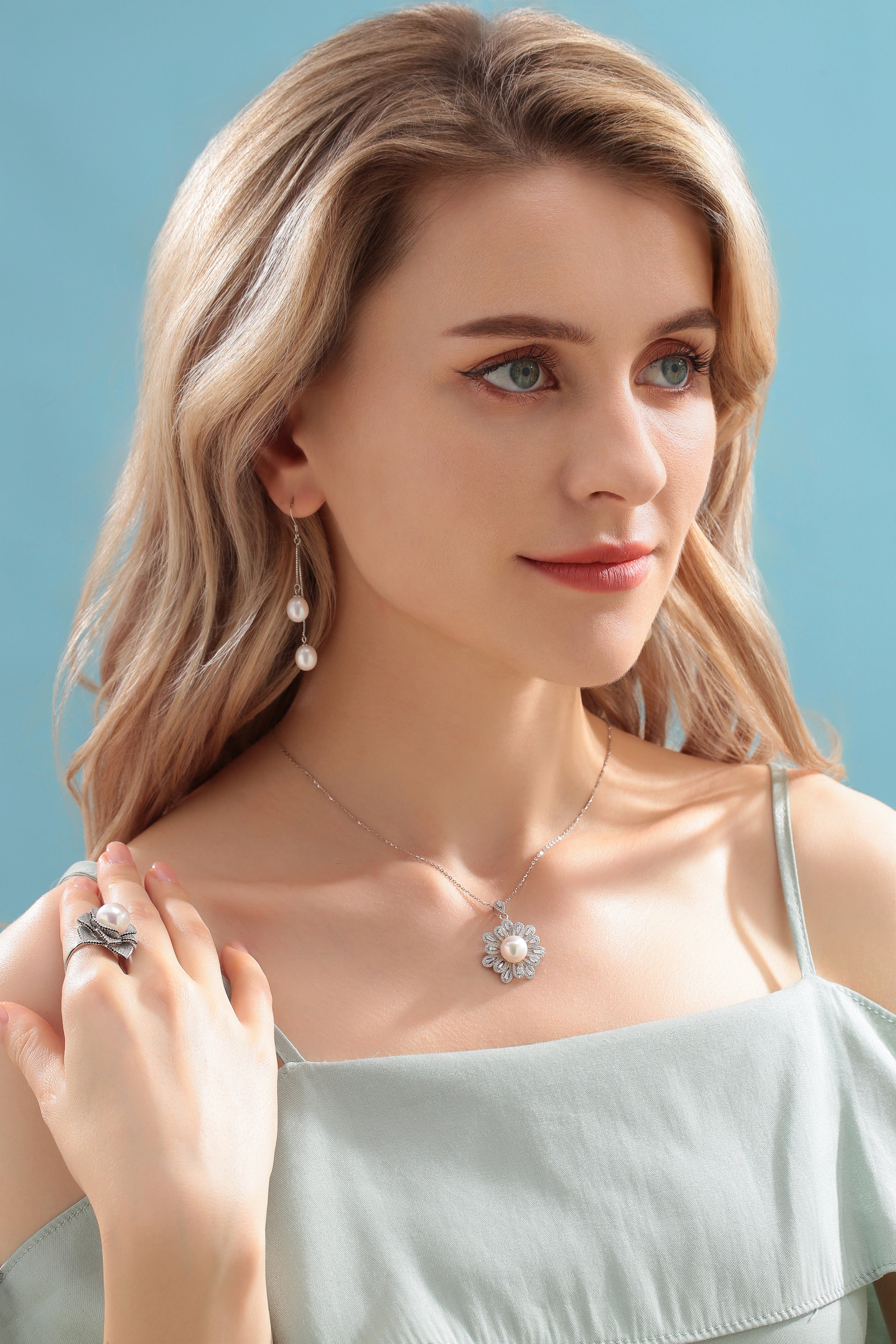 9-10mm Freshwater Pearl Floral Pendant