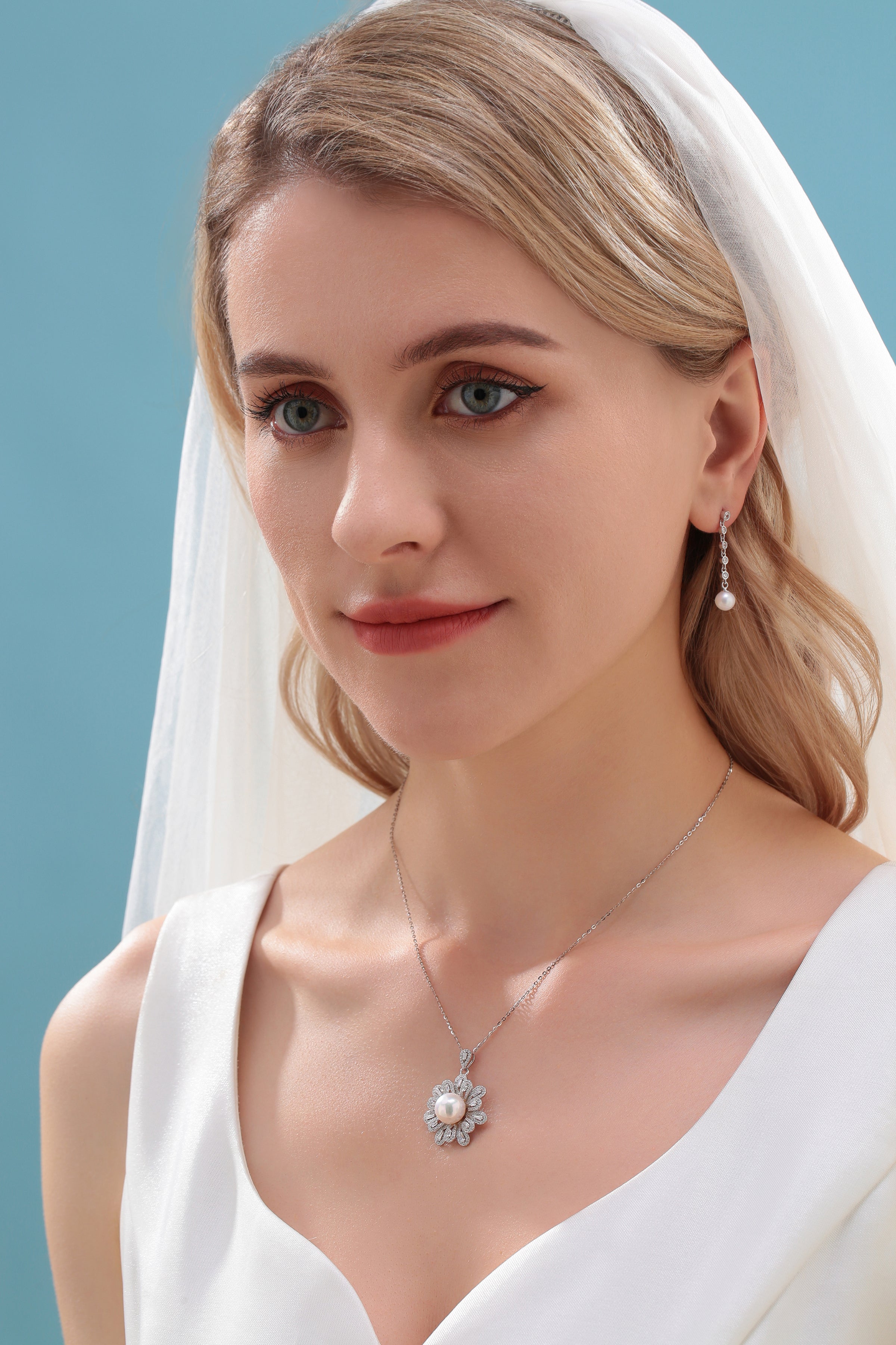 9-10mm Freshwater Pearl Floral Pendant