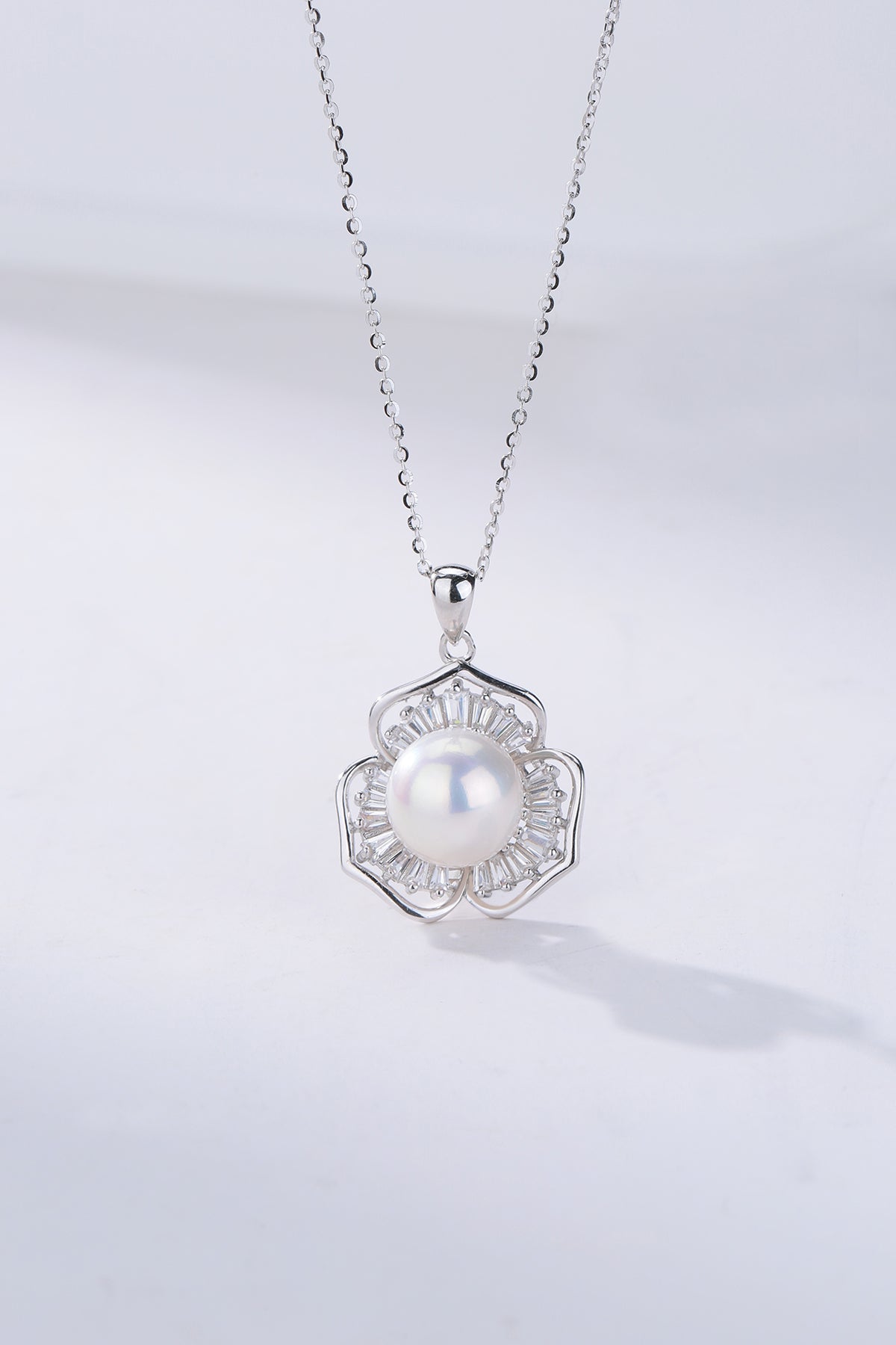 10-11mm Edison Pearl Floral Pendant Necklace