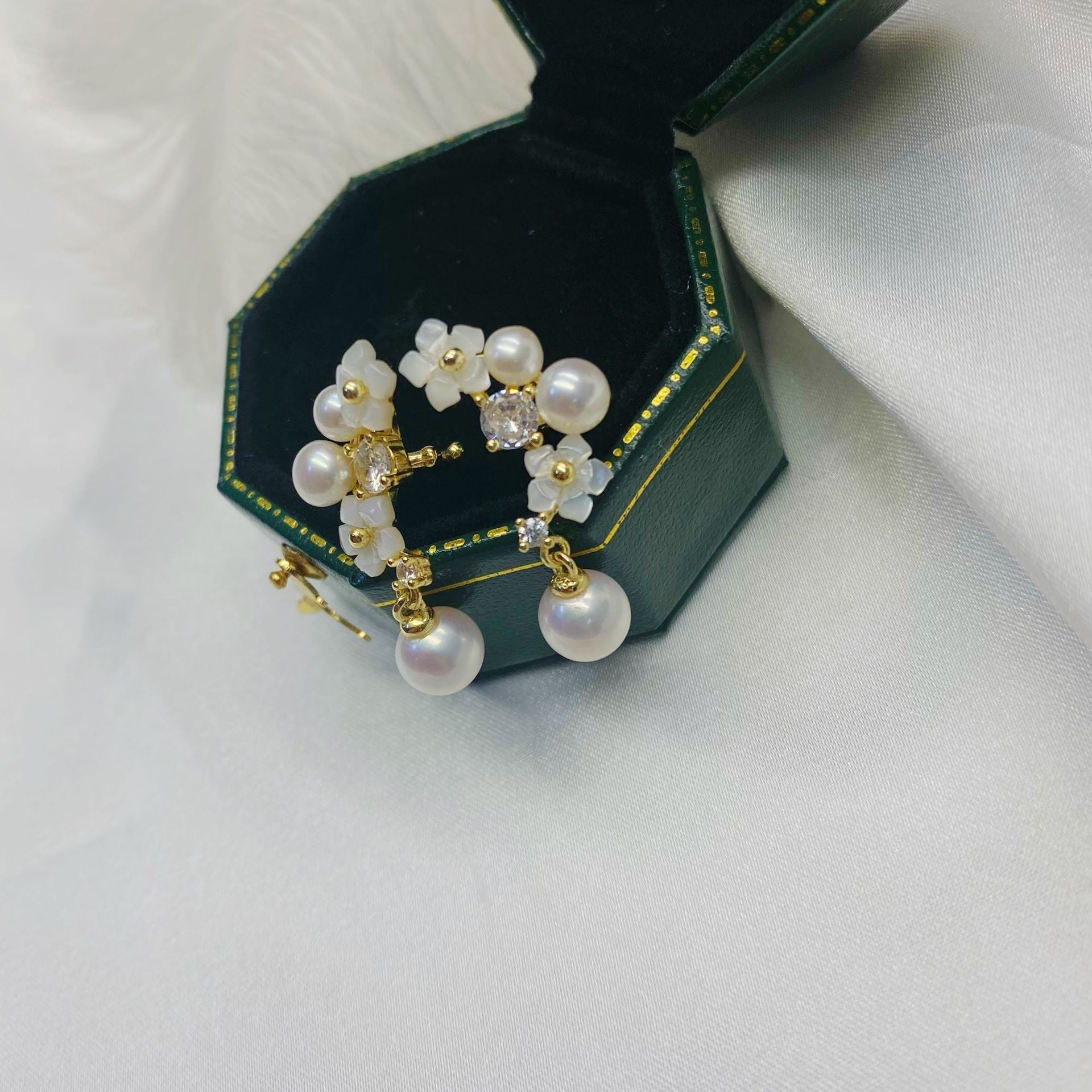 Cubic Zirconia Freshwater Pearls Ear Clip Earrings