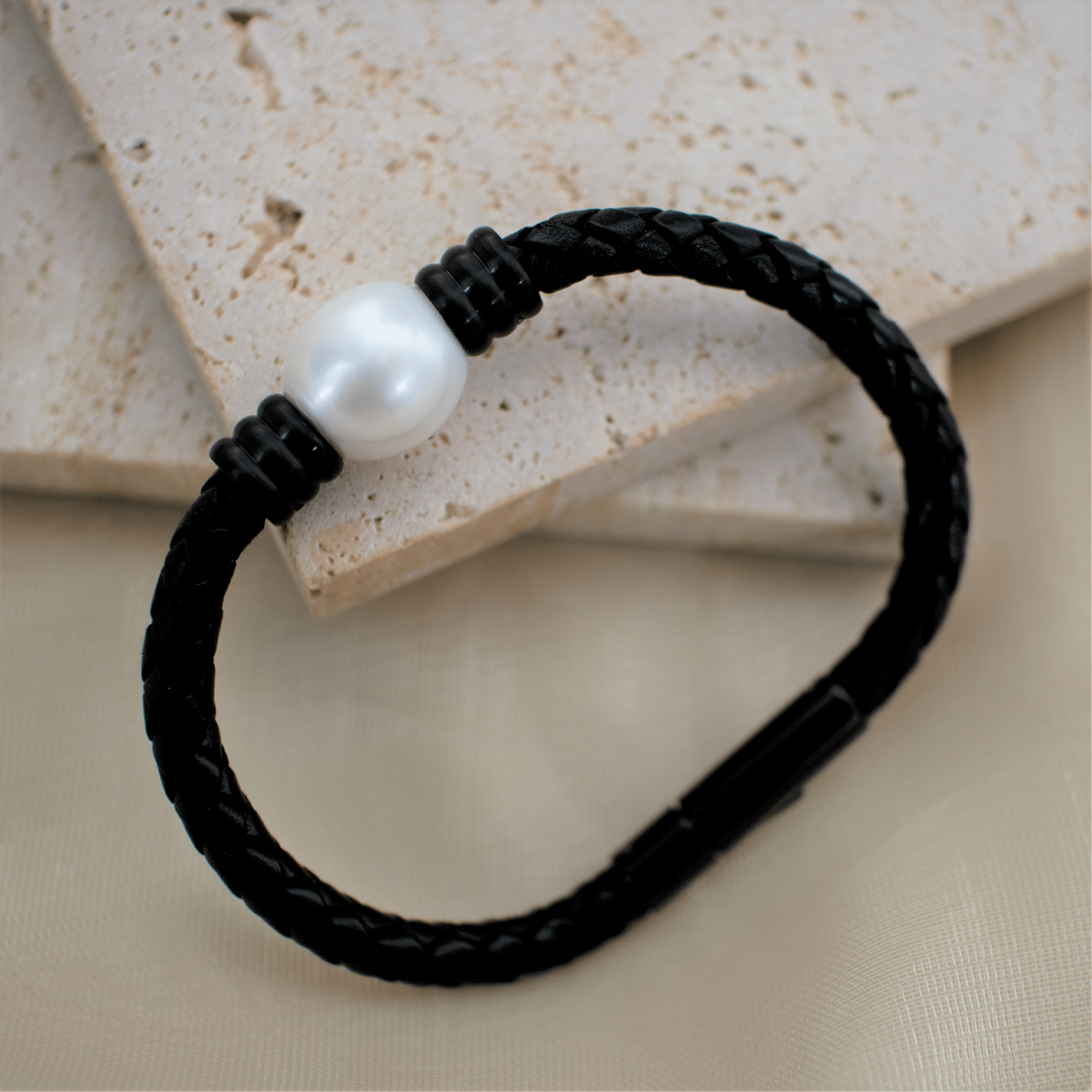12-13mm Large Pearl Leather Bracelet in Stainless Steel