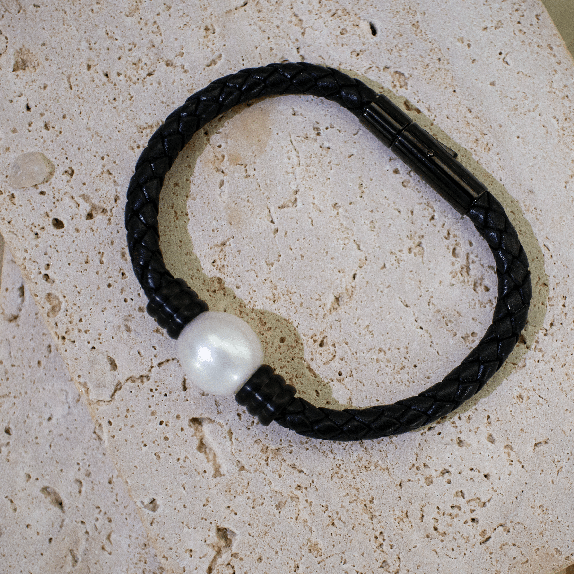 12-13mm Large Pearl Leather Bracelet in Stainless Steel