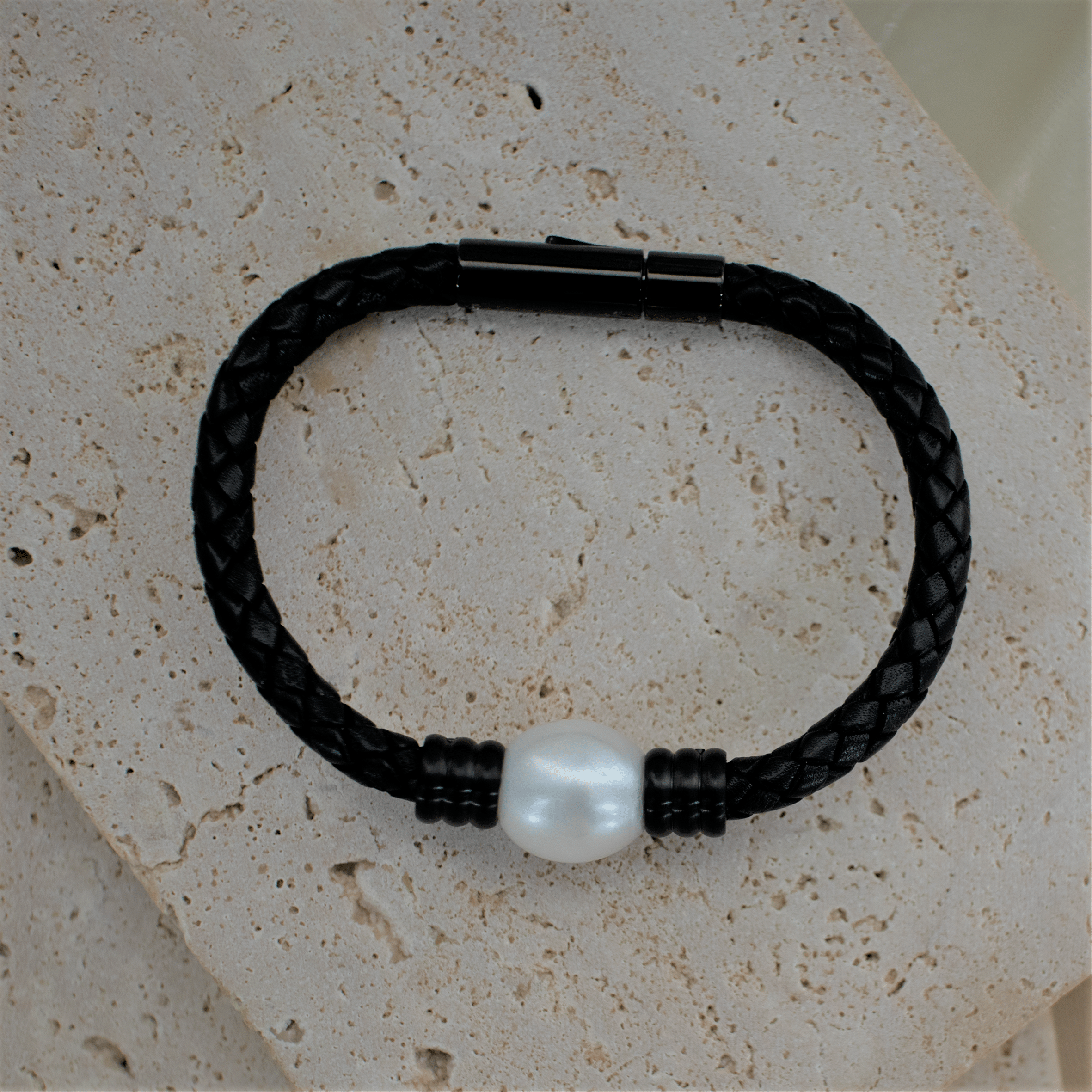 12-13mm Large Pearl Leather Bracelet in Stainless Steel