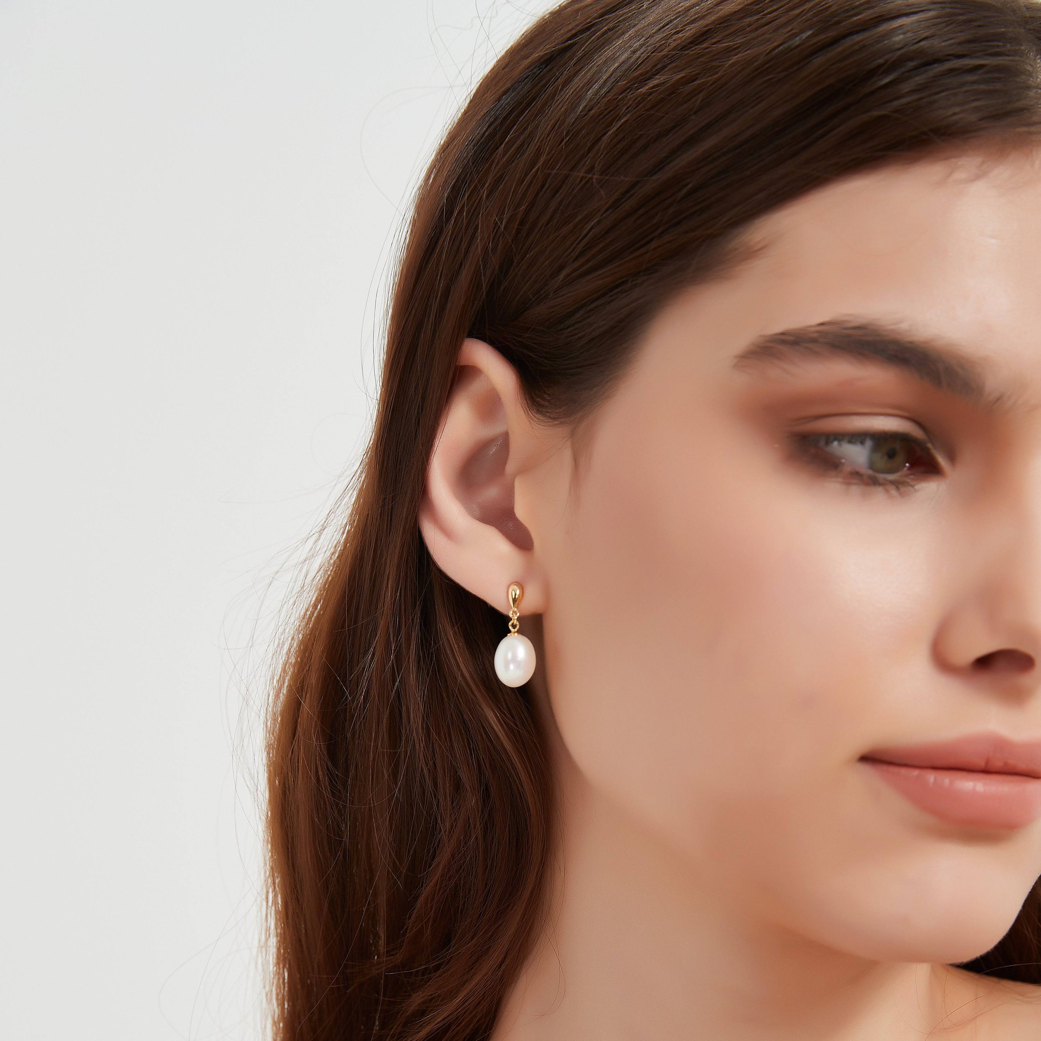 8.5-9.5mm Classic Drop-shaped Freshwater Pearl Earrings