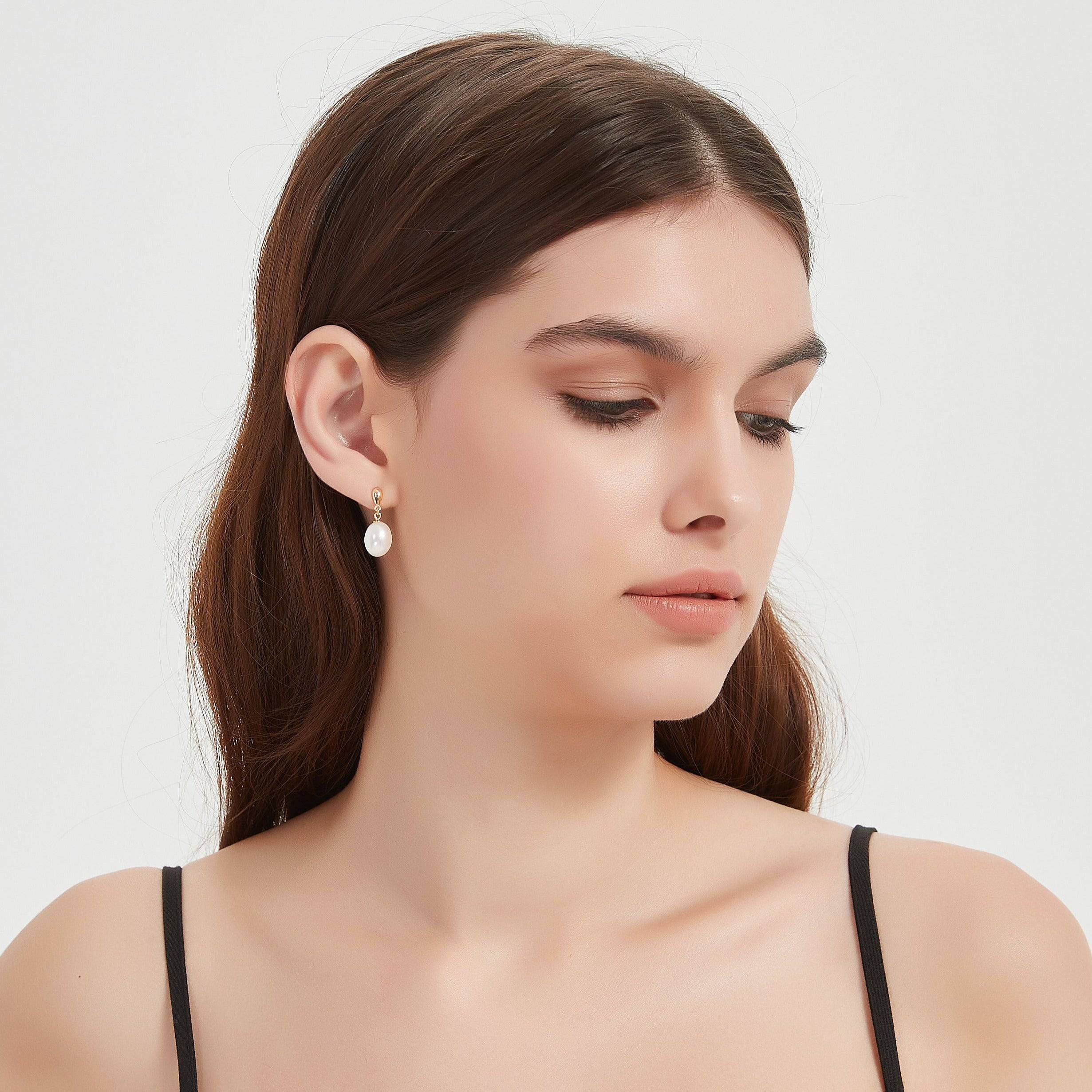 8.5-9.5mm Classic Drop-shaped Freshwater Pearl Earrings