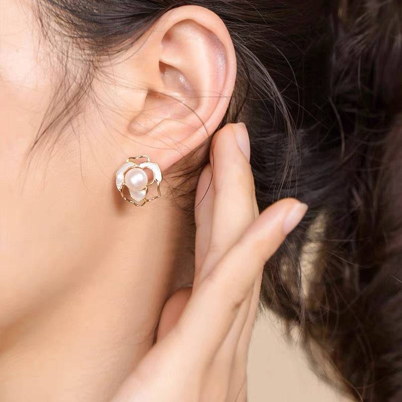 Rose White Mother of Pearls Earrings Gold Vermeil