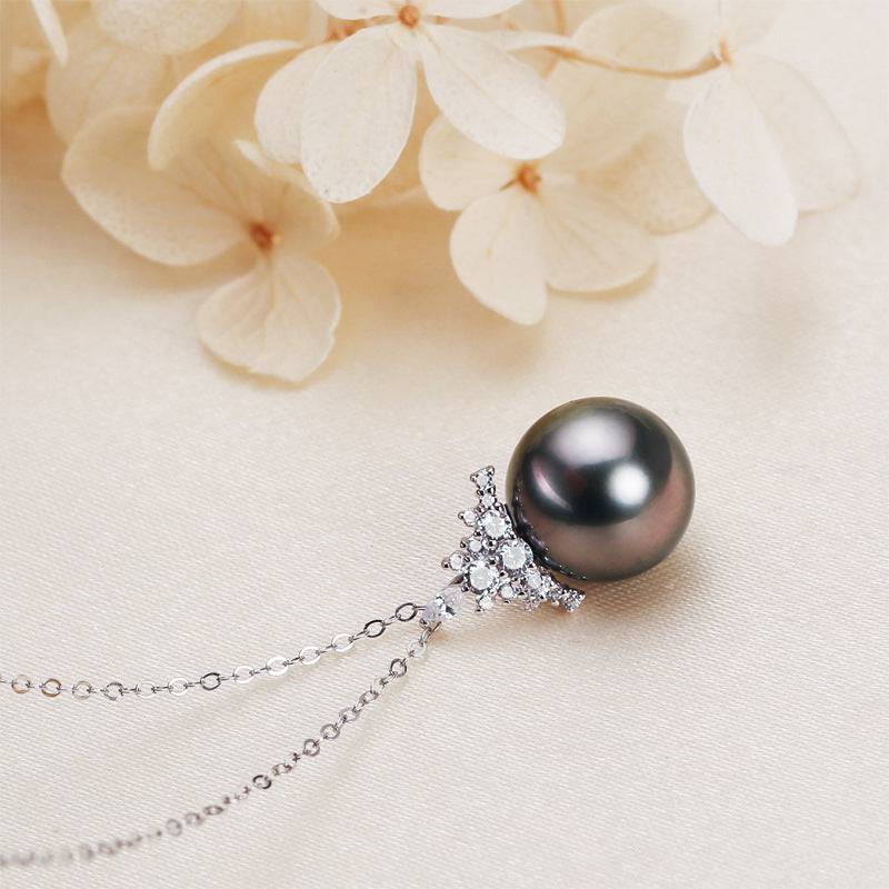 10-11mm Tahitian Pearl & Queen Pendant Necklace