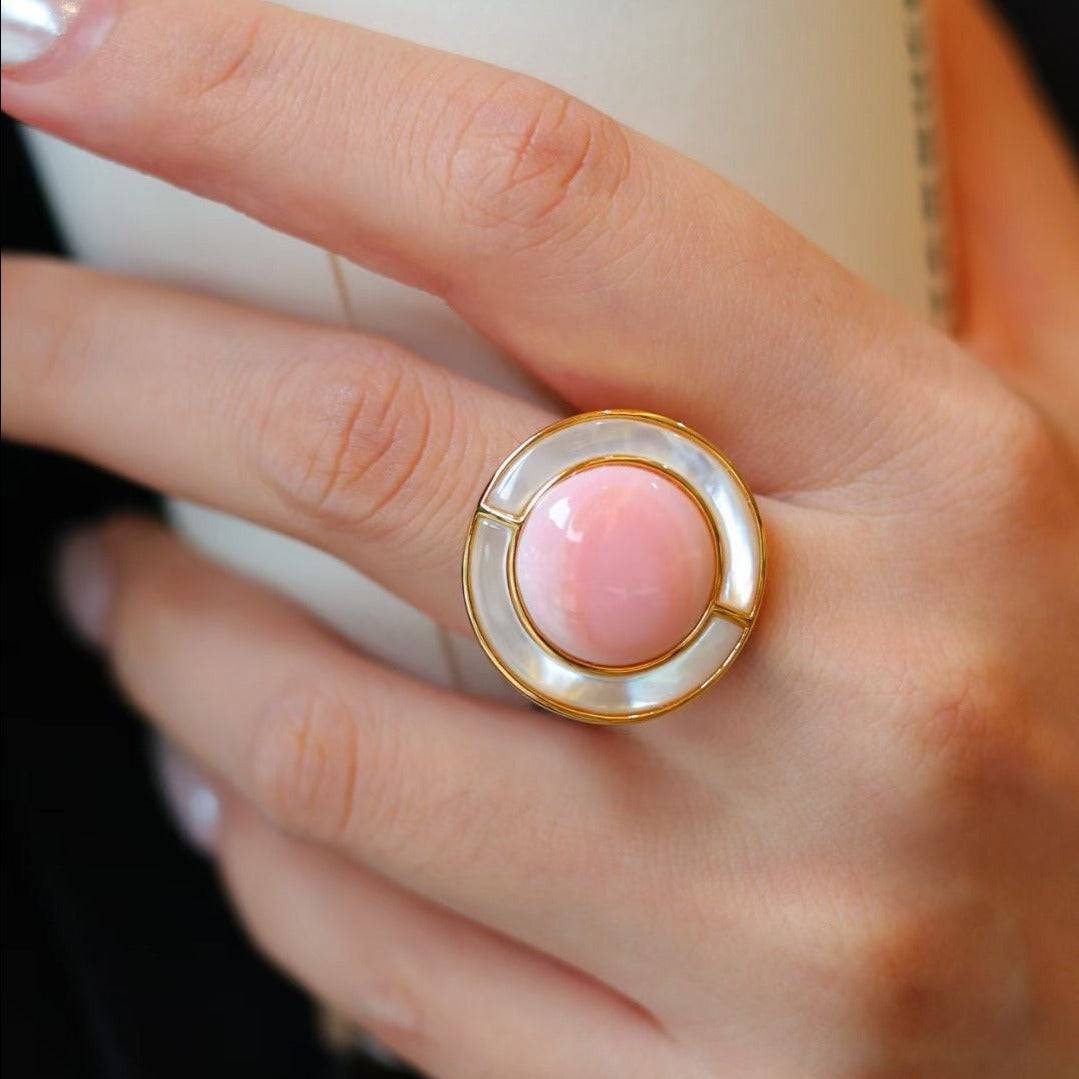 Stylish Pink Queen Conch Shell Pearls Ring