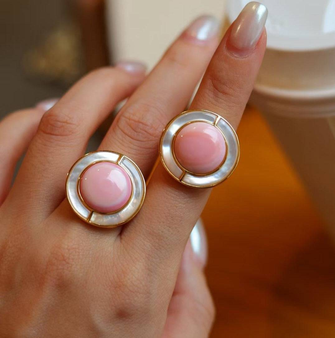 Stylish Pink Queen Conch Shell Pearls Ring