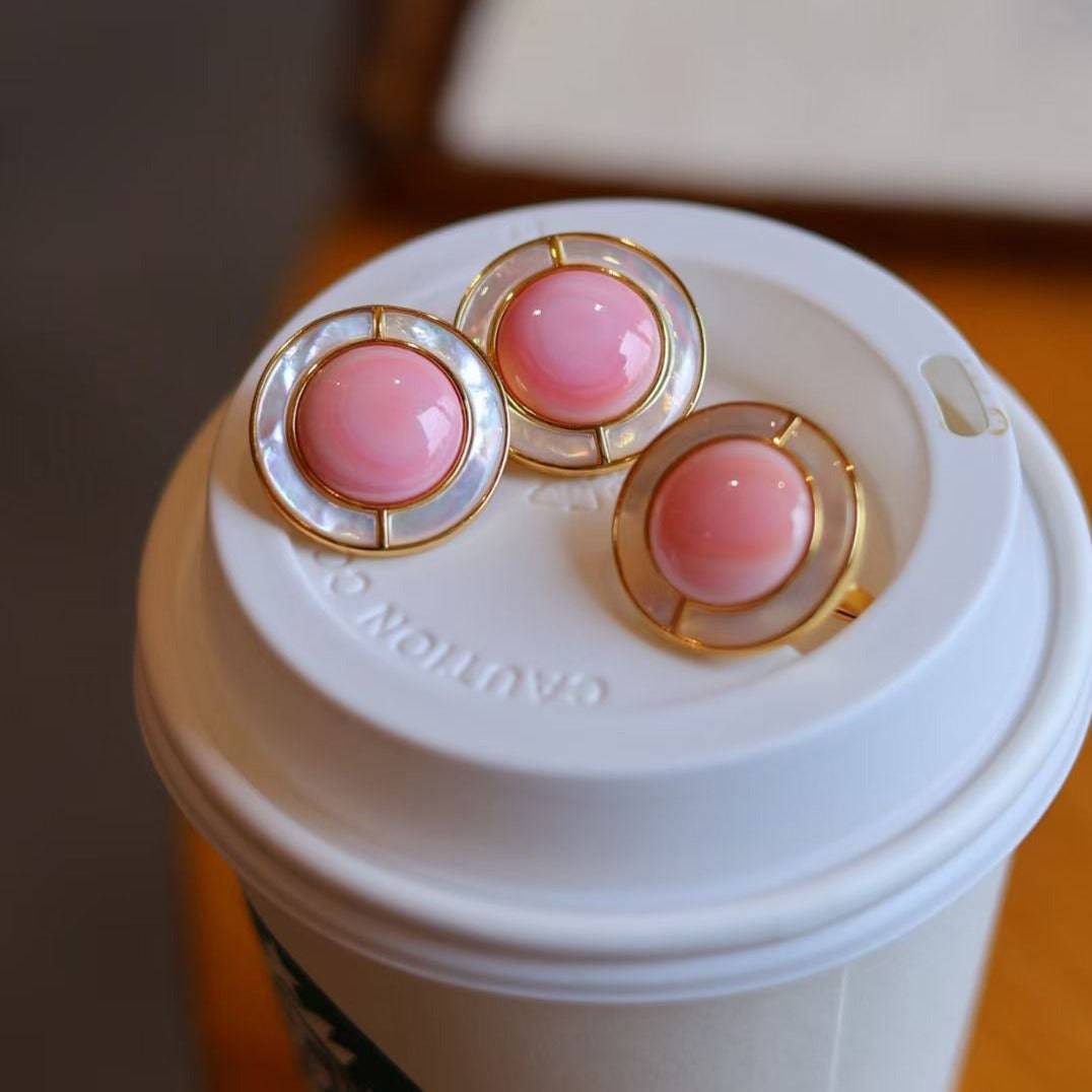 Stylish Pink Queen Conch Shell Pearls Ring