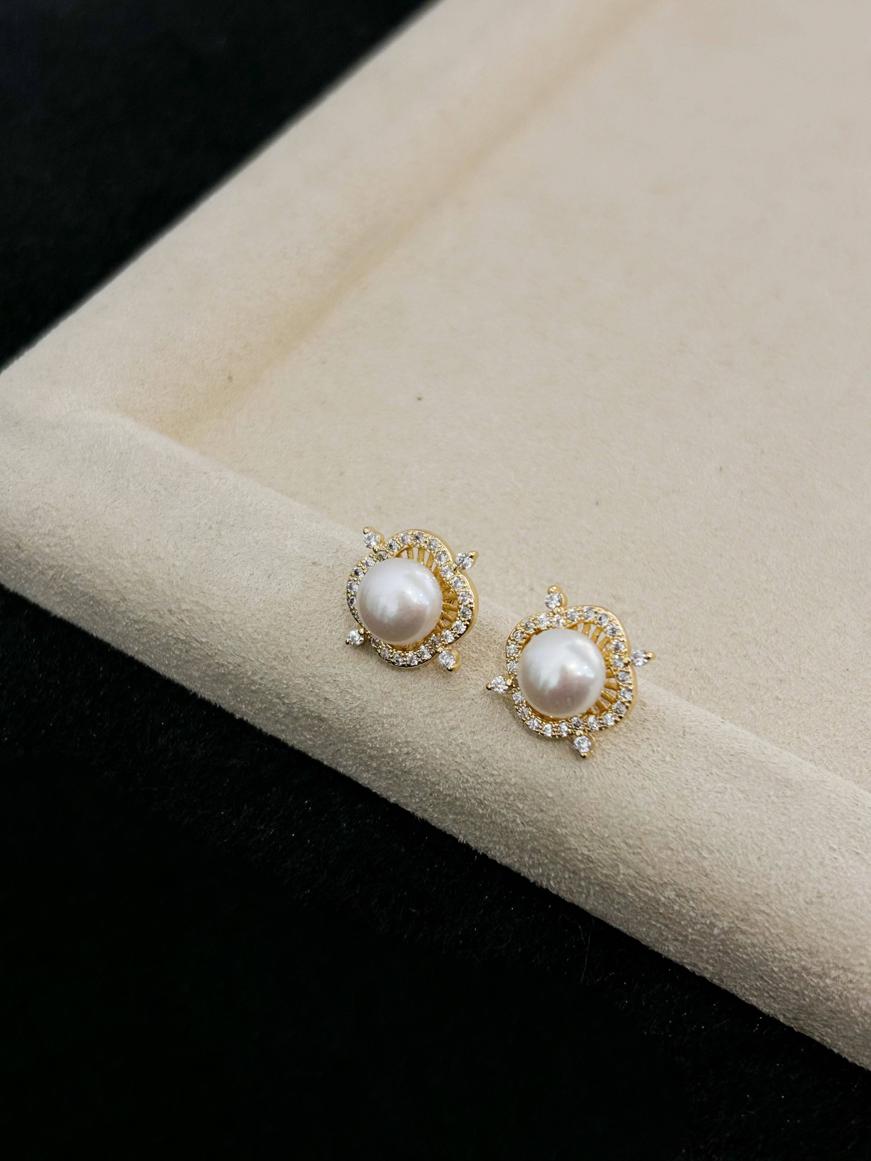 Unique White Freshwater Pearl Jewelry Set